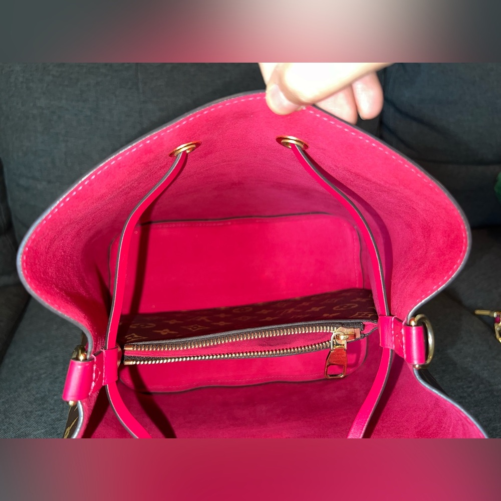 Louis Vuitton NeoNoe Freesia - Picture 11 of 17